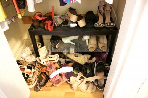 https://www.clutter.com/blog/wp-content/uploads/2015/08/20164839/unorganized-shoes-closet-nyc-professional-organizer-anna-bauer-500x333.jpg