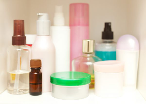 organized-cosmetics-toiletries-bathroom