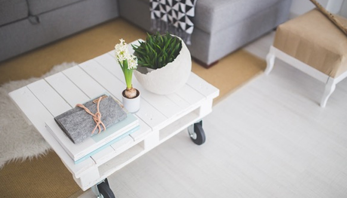 white wood pallet coffee table with wheels in a clean living room