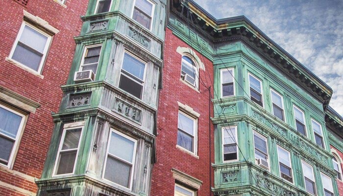 old house facade in Brooklyn Heights